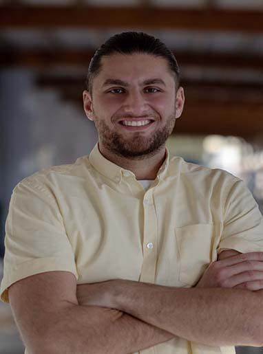 Porträt von Fatih Kisla, Fotograf und Mediengestalter bei Strong Kids.