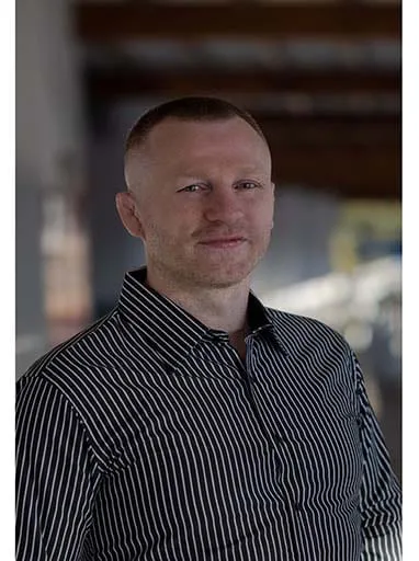 Porträt von Adrian Kulisch, Gründer und Trainer bei Strong Kids Rosenheim.